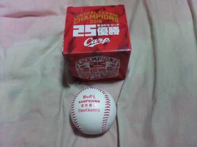 (広島カープ)奥田民生+堂珍+ポルノ 2016優勝記念ボール 真赤激 < レジャー/スポーツ  (広島カープ)奥田民生+堂珍+ポルノ 2016優勝記念ボール 真赤激 < レジャー/スポーツの
