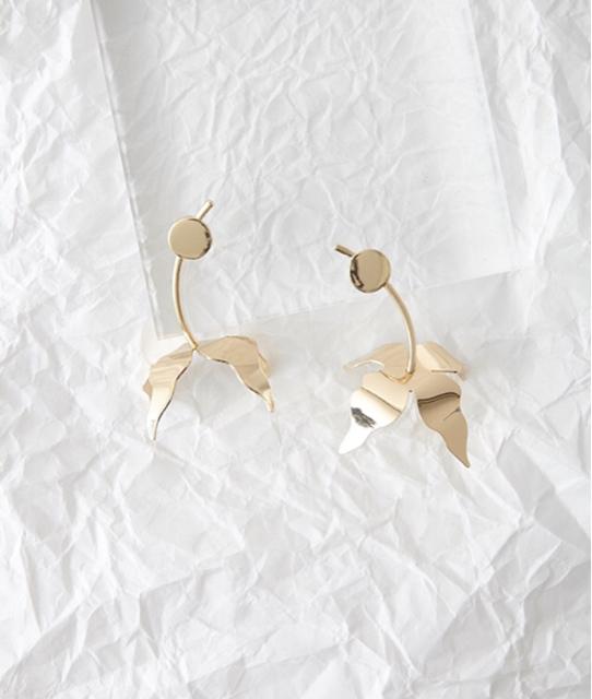 定価3,850円●アクセサリー袋付き!Styraxフラワーモチーフピアス●金ゴールド●Donnaruma < ブランド  定価3,850円●アクセサリー袋付き!Styraxフラワーモチーフピアス●金ゴールド●Donnaruma < ブランドの