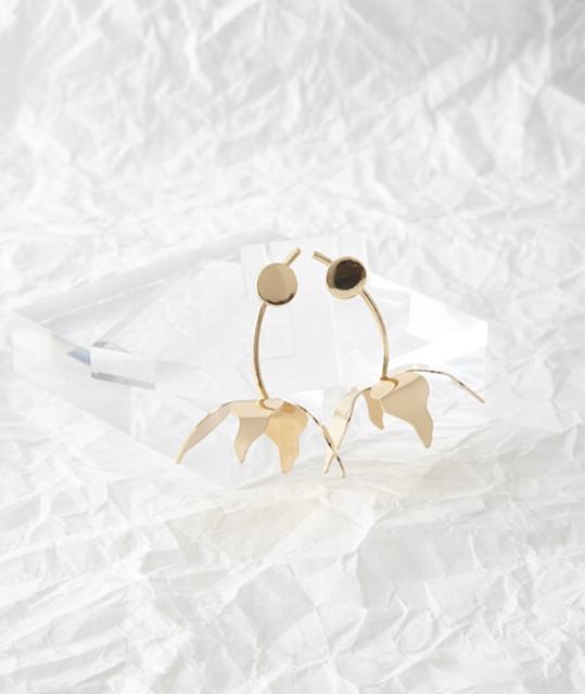 定価3,850円●アクセサリー袋付き!Styraxフラワーモチーフピアス●金ゴールド●Donnaruma < ブランド  定価3,850円●アクセサリー袋付き!Styraxフラワーモチーフピアス●金ゴールド●Donnaruma < ブランドの
