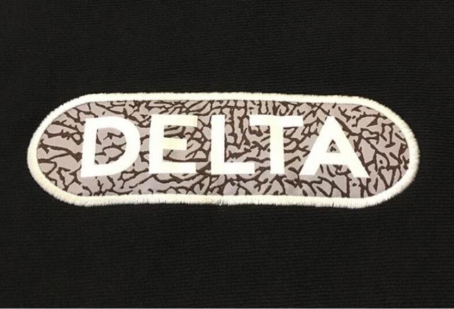 DELTADECK LOGO HOODIE"CEMENT"  jt@bV 