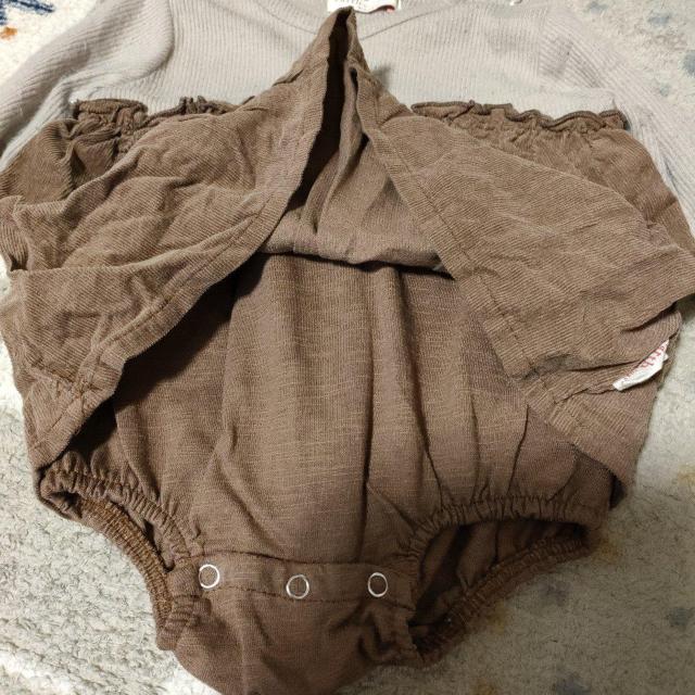 美品☆アースミュージック ベビー服 ロンパース スカート付き 女の子 80 < キッズ/ベビー  美品☆アースミュージック ベビー服 ロンパース スカート付き 女の子 80 < キッズ/ベビーの