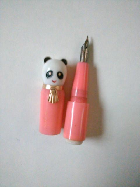 ☆中古品 万年筆 パンダ ピンク色  < インテリア/ライフ  ☆中古品 万年筆 パンダ ピンク色   < インテリア/ライフの