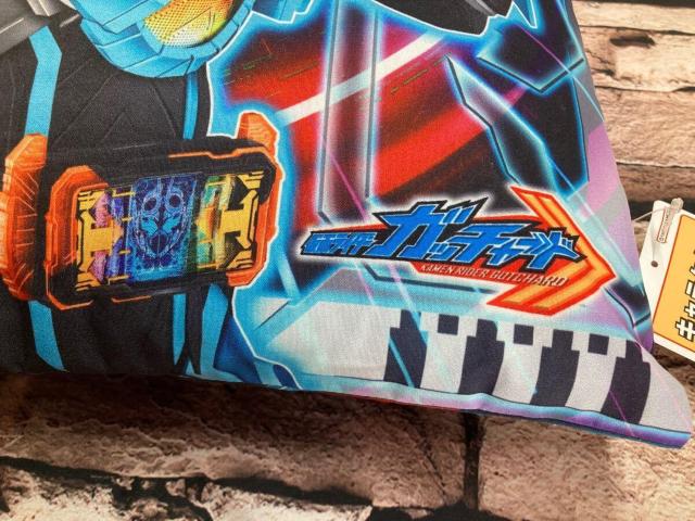 送料無料!大人気!仮面ライダー【ガッチャード】キャラクター両面プリントクッション1個 < インテリア/ライフ  送料無料!大人気!仮面ライダー【ガッチャード】キャラクター両面プリントクッション1個 < インテリア/ライフの