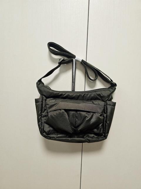 yViz UNIQLO }`|Pbg~jobO J[L   uh 