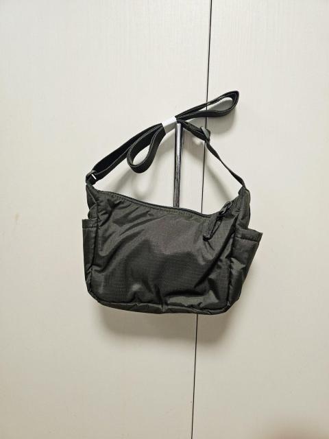 yViz UNIQLO }`|Pbg~jobO J[L  uh 