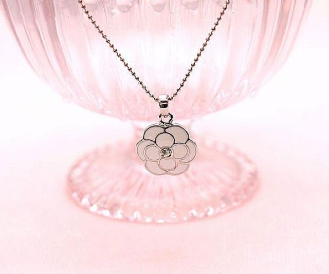 人気★フラワーモチーフネックレス薔薇・ローズ・SL-1287WHT < 女性アクセサリー/時計  人気★フラワーモチーフネックレス薔薇・ローズ・SL-1287WHT  < 女性アクセサリー/時計の