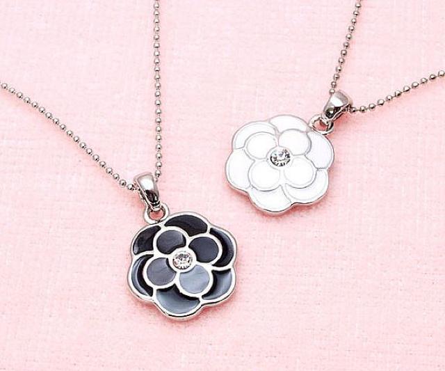 人気★フラワーモチーフネックレス薔薇・ローズ・SL-1287WHT < 女性アクセサリー/時計  人気★フラワーモチーフネックレス薔薇・ローズ・SL-1287WHT < 女性アクセサリー/時計の