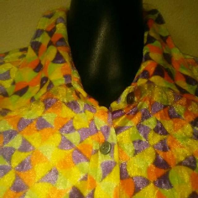 used★光沢のあるベロアシャツ/黄色系幾何学模様 < 女性ファッション  used★光沢のあるベロアシャツ/黄色系幾何学模様 < 女性ファッションの