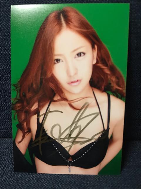 板野友美さんの直筆サイン入りフォト < タレントグッズ  板野友美さんの直筆サイン入りフォト  < タレントグッズの