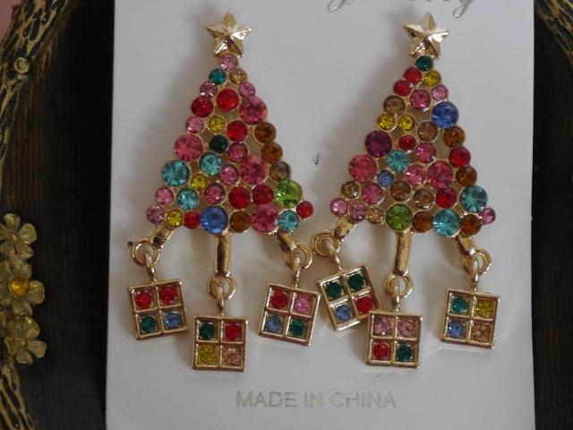 新品 アンティーク調きらきらクリスマスツリーストーンピアス < 女性アクセサリー/時計 新品 アンティーク調きらきらクリスマスツリーストーンピアス < 女性アクセサリー/時計の