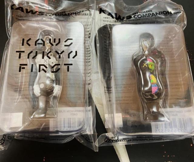 KAWS RpjI L[z_ 4_Zbg  jt@bV 