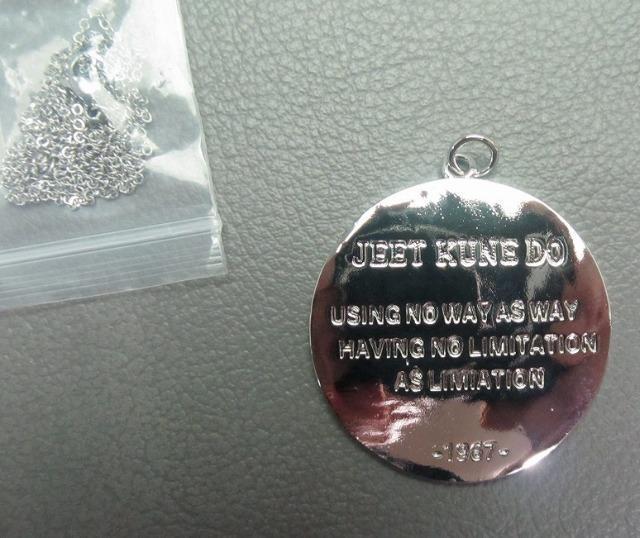 新品☆ブルースリー截拳道ペンダント☆李小龍 < タレントグッズ  新品☆ブルースリー截拳道ペンダント☆李小龍 < タレントグッズの