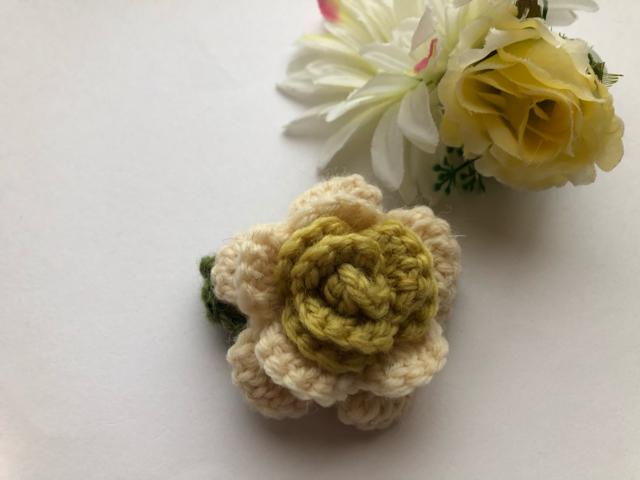 ハンドメイド ブローチ コサージュ  薔薇 ウール axes好き < 女性ファッション  ハンドメイド ブローチ コサージュ  薔薇 ウール axes好き  < 女性ファッションの