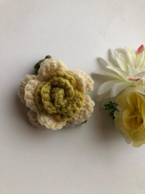 ハンドメイド ブローチ コサージュ  薔薇 ウール axes好き < 女性ファッション  ハンドメイド ブローチ コサージュ  薔薇 ウール axes好き < 女性ファッションの