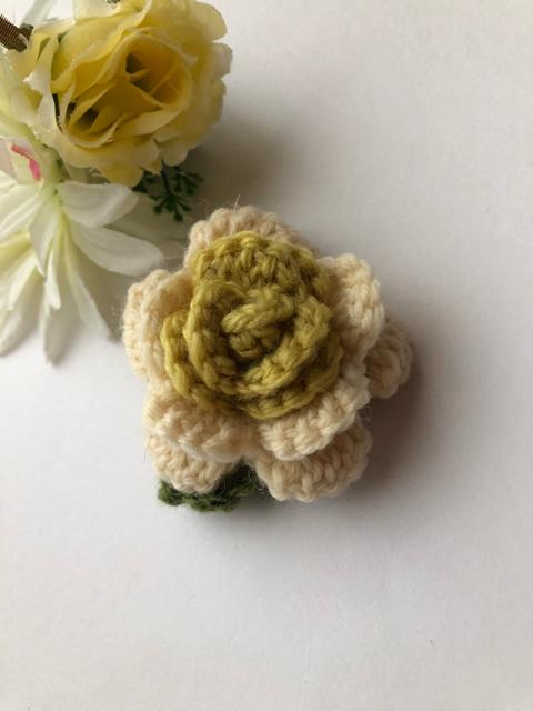 ハンドメイド ブローチ コサージュ  薔薇 ウール axes好き < 女性ファッション  ハンドメイド ブローチ コサージュ  薔薇 ウール axes好き < 女性ファッションの