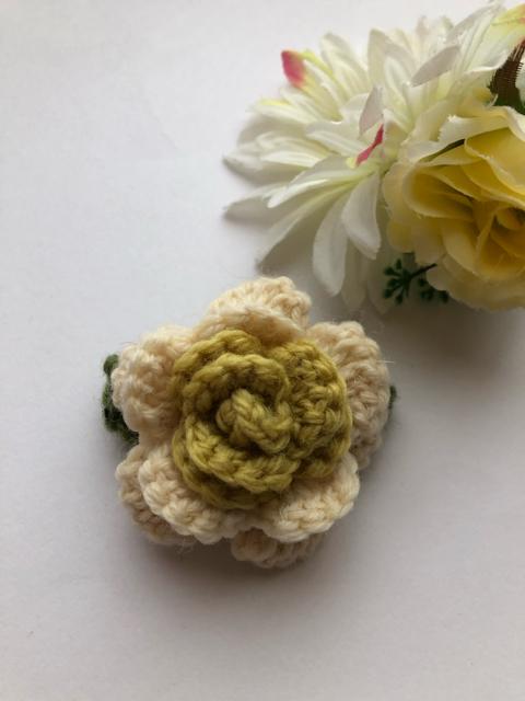 ハンドメイド ブローチ コサージュ  薔薇 ウール axes好き < 女性ファッション  ハンドメイド ブローチ コサージュ  薔薇 ウール axes好き < 女性ファッションの