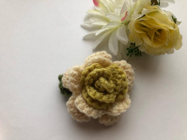 ハンドメイド ブローチ コサージュ  薔薇 ウール axes好き < 女性ファッション  ハンドメイド ブローチ コサージュ  薔薇 ウール axes好き < 女性ファッションの