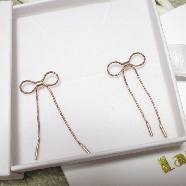 未使用☆ギフト紙袋、化粧箱付属*Larme.*リボンスネークピアス(ピンクゴールド)ステンレス製 < 女性アクセサリー/時計 未使用☆ギフト紙袋、化粧箱付属*Larme.*リボンスネークピアス(ピンクゴールド)ステンレス製 < 女性アクセサリー/時計の