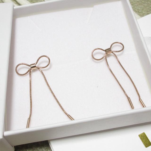 未使用☆ギフト紙袋、化粧箱付属*Larme.*リボンスネークピアス(ピンクゴールド)ステンレス製 < 女性アクセサリー/時計 未使用☆ギフト紙袋、化粧箱付属*Larme.*リボンスネークピアス(ピンクゴールド)ステンレス製 < 女性アクセサリー/時計の
