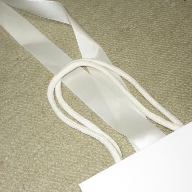 未使用☆ギフト紙袋、化粧箱付属*Larme.*リボンスネークピアス(ピンクゴールド)ステンレス製 < 女性アクセサリー/時計 未使用☆ギフト紙袋、化粧箱付属*Larme.*リボンスネークピアス(ピンクゴールド)ステンレス製 < 女性アクセサリー/時計の