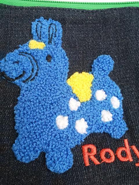 新品タグつき ロディ 刺繍スクエアポーチ ブルー Rody < 女性ファッション  新品タグつき ロディ 刺繍スクエアポーチ ブルー Rody < 女性ファッションの