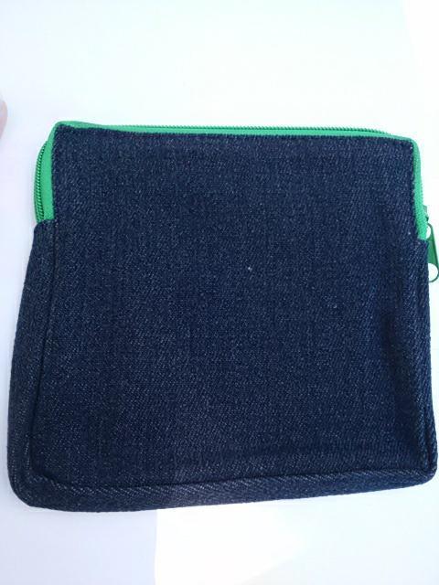 新品タグつき ロディ 刺繍スクエアポーチ ブルー Rody < 女性ファッション  新品タグつき ロディ 刺繍スクエアポーチ ブルー Rody < 女性ファッションの