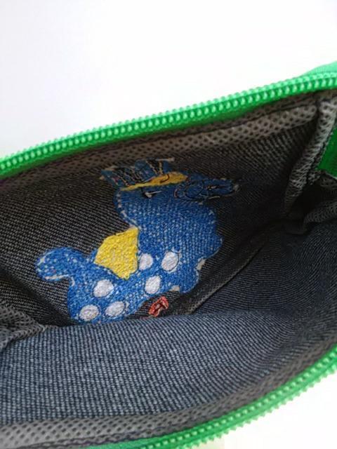 新品タグつき ロディ 刺繍スクエアポーチ ブルー Rody < 女性ファッション  新品タグつき ロディ 刺繍スクエアポーチ ブルー Rody < 女性ファッションの