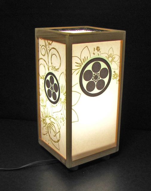 ★家紋の宿り木/森羅万象=「丸に梅鉢」(家紋変更可)/至福の明り・心温まるひととき/LED昼白色・ラミネート加工・檜枠造・軽量/ < 家電/AV  ★家紋の宿り木/森羅万象=「丸に梅鉢」(家紋変更可)/至福の明り・心温まるひととき/LED昼白色・ラミネート加工・檜枠造・軽量/ < 家電/AVの