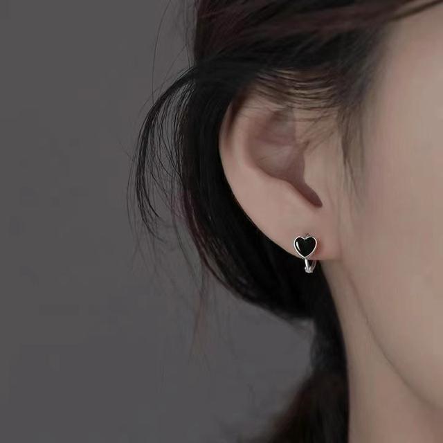 ブラックハート フープピアス シルバー【両耳セット】 < 女性アクセサリー/時計  ブラックハート フープピアス シルバー【両耳セット】 < 女性アクセサリー/時計の