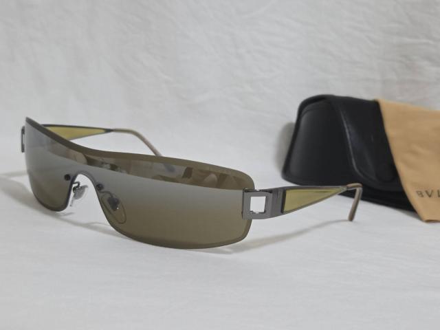 正規美 レア ブルガリ ロゴアイコン フレームレス スポーティー シールドサングラス 茶系ミラー 軽量1枚レンズアイウェア 付属有 < ブランド 正規美 レア ブルガリ ロゴアイコン フレームレス スポーティー シールドサングラス 茶系ミラー 軽量1枚レンズアイウェア 付属有 < ブランドの