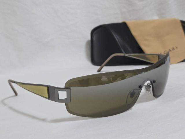 正規美 レア ブルガリ ロゴアイコン フレームレス スポーティー シールドサングラス 茶系ミラー 軽量1枚レンズアイウェア 付属有 < ブランド 正規美 レア ブルガリ ロゴアイコン フレームレス スポーティー シールドサングラス 茶系ミラー 軽量1枚レンズアイウェア 付属有 < ブランドの