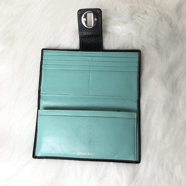 【良品】ティファニー 長財布 二つ折り財布 ターンロック ティファニーブルー ブラック 黒 レザー < ブランド  【良品】ティファニー 長財布 二つ折り財布 ターンロック ティファニーブルー ブラック 黒 レザー < ブランドの