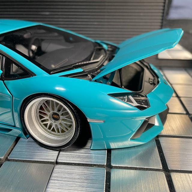 オートアート 1/18 ランボルギーニ AVENTADOR LP700-4 ターコイズ ブルー カスタム < ホビー  オートアート 1/18 ランボルギーニ AVENTADOR LP700-4 ターコイズ ブルー カスタム < ホビーの