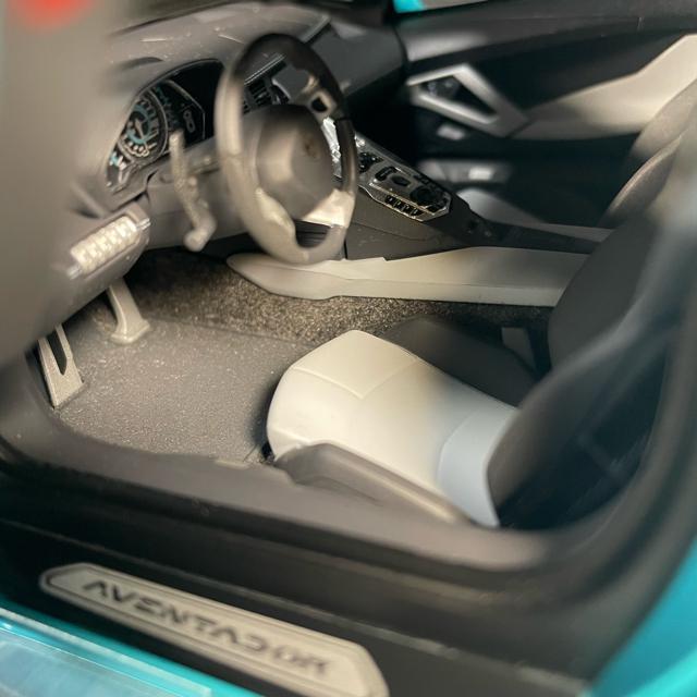 オートアート 1/18 ランボルギーニ AVENTADOR LP700-4 ターコイズ ブルー カスタム < ホビー  オートアート 1/18 ランボルギーニ AVENTADOR LP700-4 ターコイズ ブルー カスタム < ホビーの