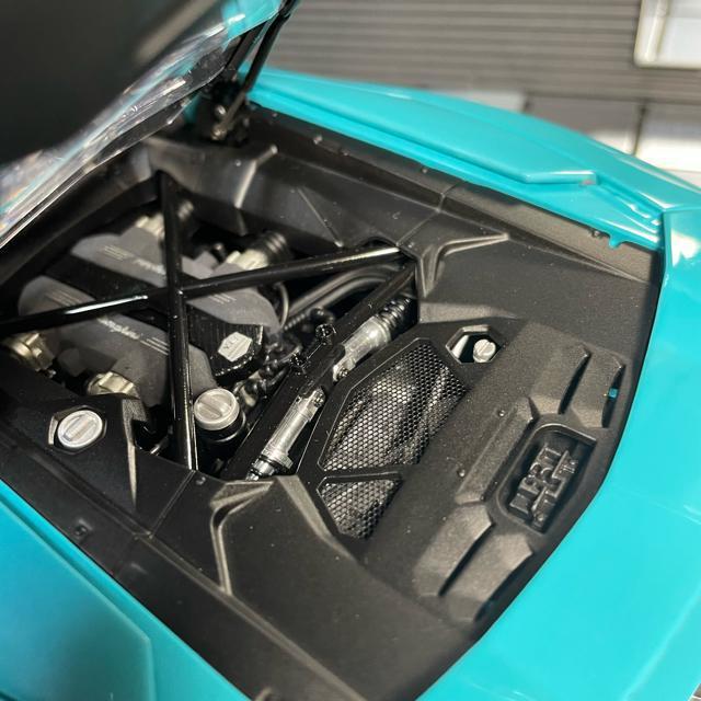 オートアート 1/18 ランボルギーニ AVENTADOR LP700-4 ターコイズ ブルー カスタム < ホビー  オートアート 1/18 ランボルギーニ AVENTADOR LP700-4 ターコイズ ブルー カスタム < ホビーの