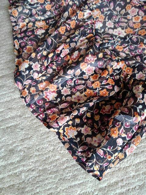 今大流行ショ-ト丈裾フリル&シフオン素材お花柄stradivarius送料半額∩(・ω・)∩♪ < 女性ファッション  今大流行ショ-ト丈裾フリル&シフオン素材お花柄stradivarius送料半額∩(・ω・)∩♪ < 女性ファッションの