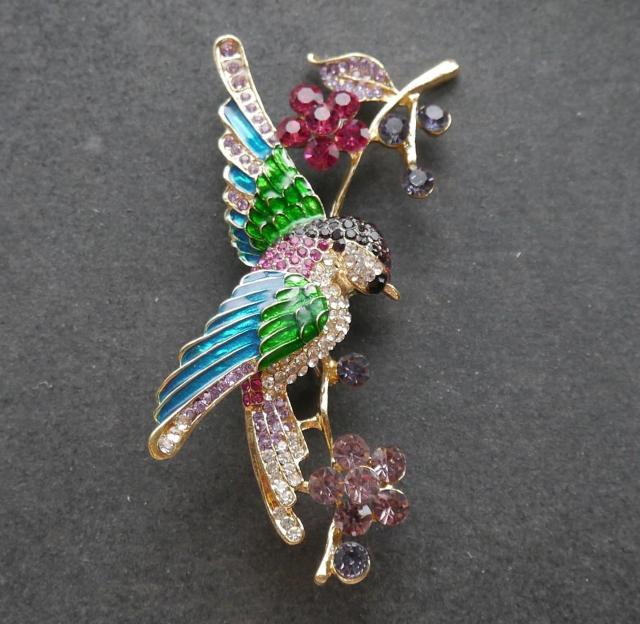 新品アンティーク調きらきらストーンお花と鳥さんブローチ 大きめ  < 女性アクセサリー/時計  新品アンティーク調きらきらストーンお花と鳥さんブローチ 大きめ   < 女性アクセサリー/時計の