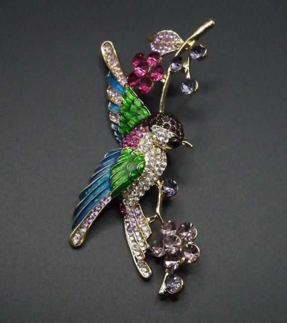 新品アンティーク調きらきらストーンお花と鳥さんブローチ 大きめ  < 女性アクセサリー/時計  新品アンティーク調きらきらストーンお花と鳥さんブローチ 大きめ  < 女性アクセサリー/時計の