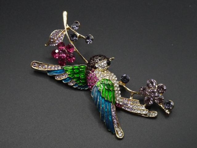 新品アンティーク調きらきらストーンお花と鳥さんブローチ 大きめ  < 女性アクセサリー/時計  新品アンティーク調きらきらストーンお花と鳥さんブローチ 大きめ  < 女性アクセサリー/時計の