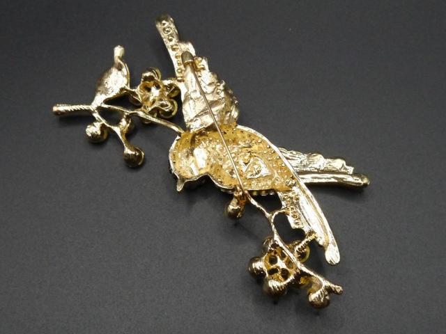 新品アンティーク調きらきらストーンお花と鳥さんブローチ 大きめ  < 女性アクセサリー/時計  新品アンティーク調きらきらストーンお花と鳥さんブローチ 大きめ  < 女性アクセサリー/時計の