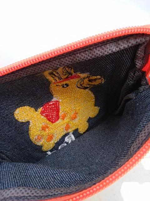 新品タグつき ロディ 刺繍スクエアポーチ イエロー Rody < 女性ファッション  新品タグつき ロディ 刺繍スクエアポーチ イエロー Rody < 女性ファッションの