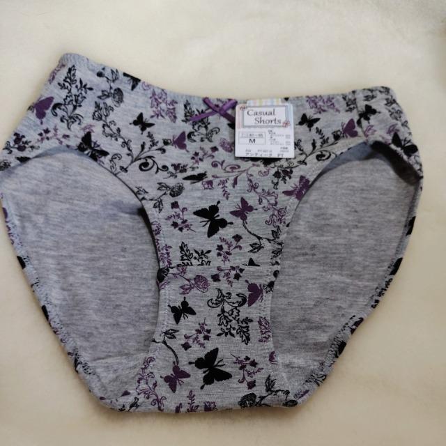 新品タグ付き Mサイズ グレー系 蝶々柄 < 女性ファッション  新品タグ付き Mサイズ グレー系 蝶々柄  < 女性ファッションの