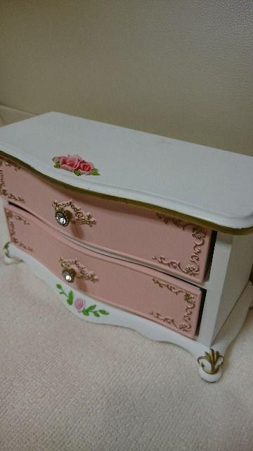 レア! 洋風 アンティーク風 タンス型小物入れ!木製 薔薇ローズ < インテリア/ライフ レア! 洋風 アンティーク風 タンス型小物入れ!木製 薔薇ローズ < インテリア/ライフの