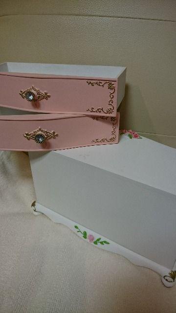 レア! 洋風 アンティーク風 タンス型小物入れ!木製 薔薇ローズ < インテリア/ライフ レア! 洋風 アンティーク風 タンス型小物入れ!木製 薔薇ローズ < インテリア/ライフの