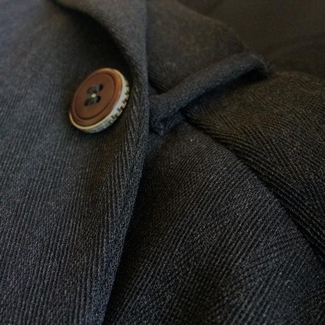 ☆美品 VERSUS VERSACE ヴェルサスヴェルサーチ 3Bシングルスーツ 濃グレー48 ハンガー、ガーメントケース付き☆ < ブランド  ☆美品 VERSUS VERSACE ヴェルサスヴェルサーチ 3Bシングルスーツ 濃グレー48 ハンガー、ガーメントケース付き☆ < ブランドの