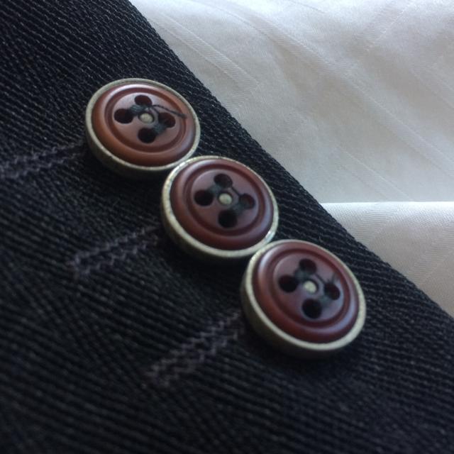 ☆美品 VERSUS VERSACE ヴェルサスヴェルサーチ 3Bシングルスーツ 濃グレー48 ハンガー、ガーメントケース付き☆ < ブランド  ☆美品 VERSUS VERSACE ヴェルサスヴェルサーチ 3Bシングルスーツ 濃グレー48 ハンガー、ガーメントケース付き☆ < ブランドの