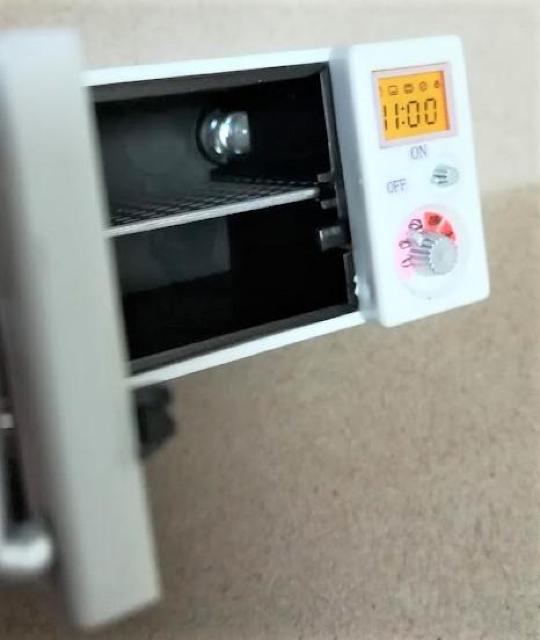 ミニチュア★電子レンジ★ドアも開きます★庫内ライト付き★ドールハウスに★ < おもちゃ  ミニチュア★電子レンジ★ドアも開きます★庫内ライト付き★ドールハウスに★ < おもちゃの