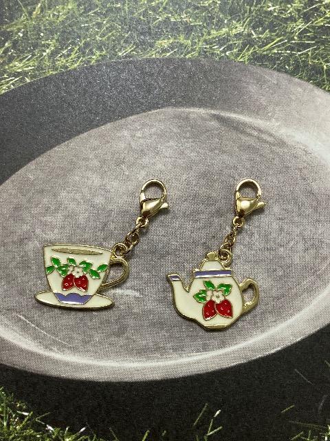 ハンドメイド マスクチャーム 2点セット お茶会 いちご < 女性ファッション  ハンドメイド マスクチャーム 2点セット お茶会 いちご  < 女性ファッションの