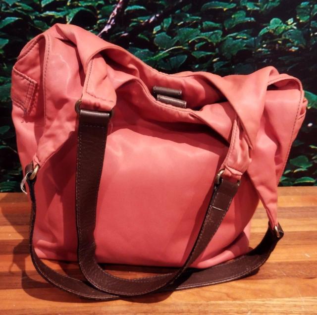 ウプラ スモーキーレッドレッドナイロントートバッグ < 女性ファッション ウプラ スモーキーレッドレッドナイロントートバッグ < 女性ファッションの