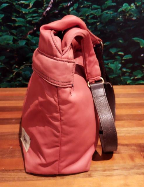 ウプラ スモーキーレッドレッドナイロントートバッグ < 女性ファッション ウプラ スモーキーレッドレッドナイロントートバッグ < 女性ファッションの